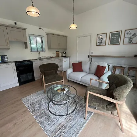 Cedars At Red Sheds Villa, Portarlington Chalet