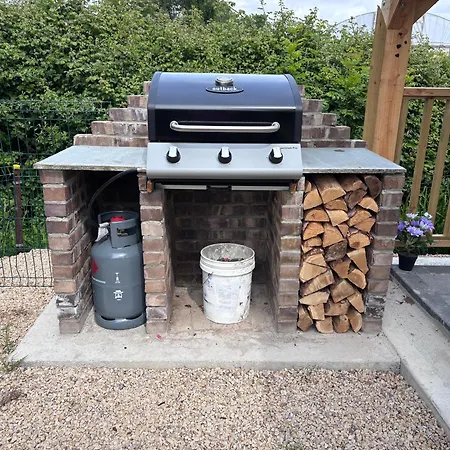 Cedars At Red Sheds Villa, Portarlington Chalet *